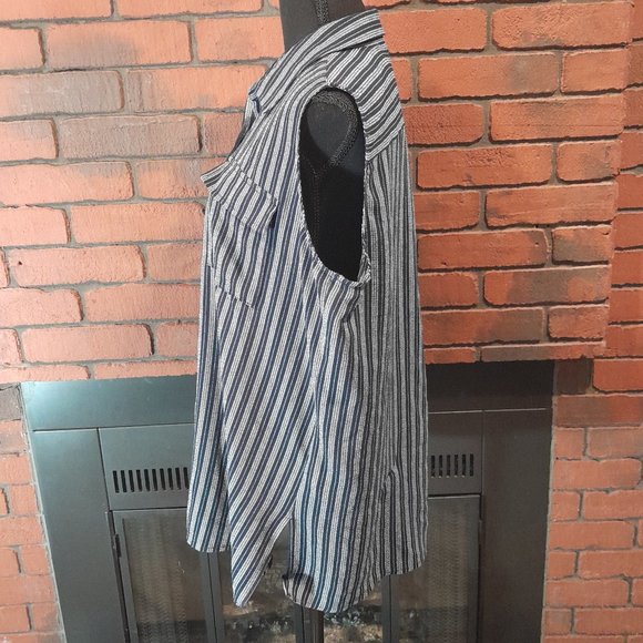 Adrianna Papell Woman's XL Sleeveless Striped Button Down Top – Elegant Casual - Picture 3 of 7